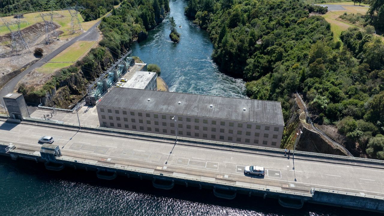 Road across Whakamaru Dam