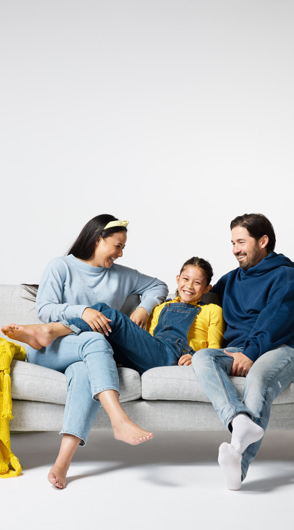 Studio-life-at-home-man-woman-child-relaxing